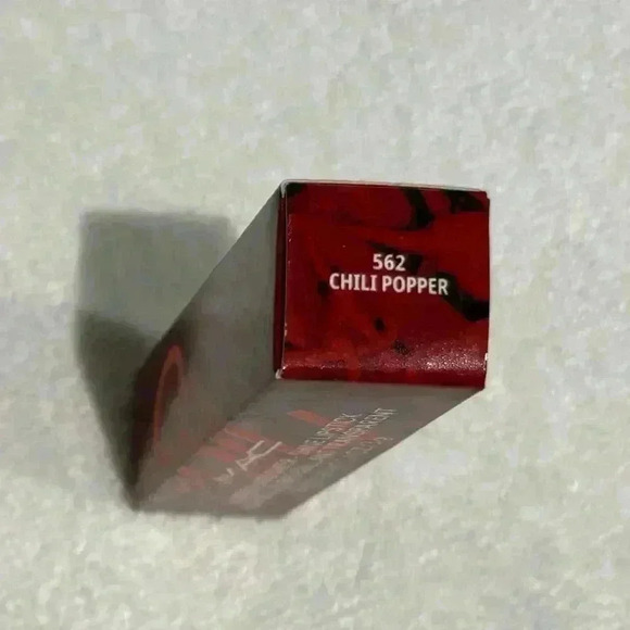 Mac Cosmetics Lusterglass Sheer-Shine Lipstick in Chili Popper (562) NIB - Picture 6 of 7